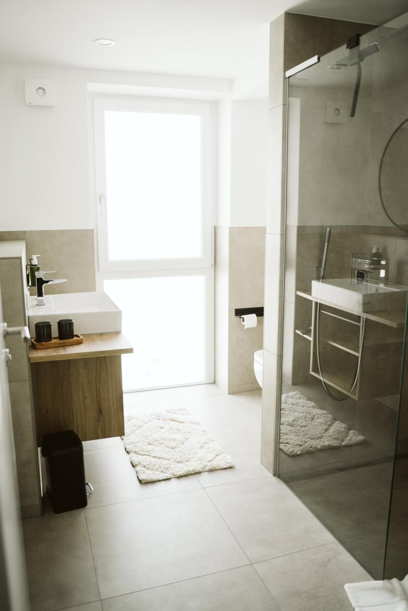 Sedan Apartment *