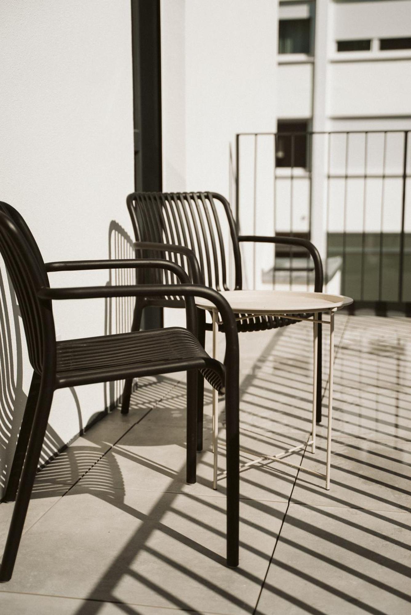 Sedan Apartment *